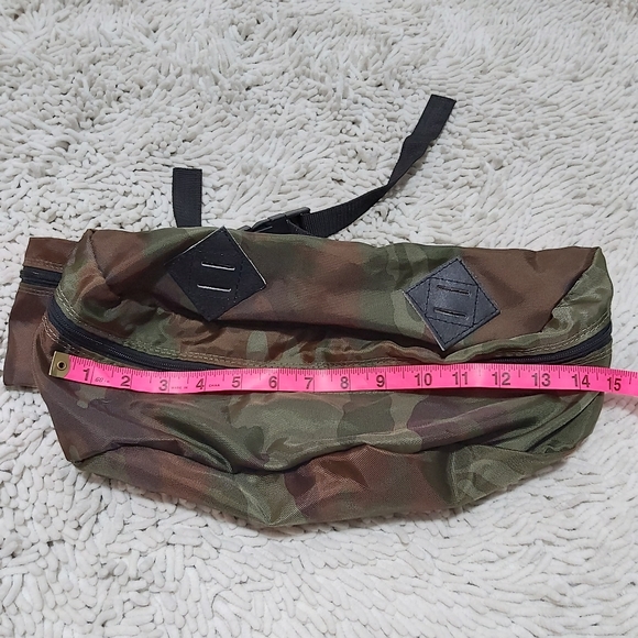 World Famous camo fanny pack - Picture 2 of 6